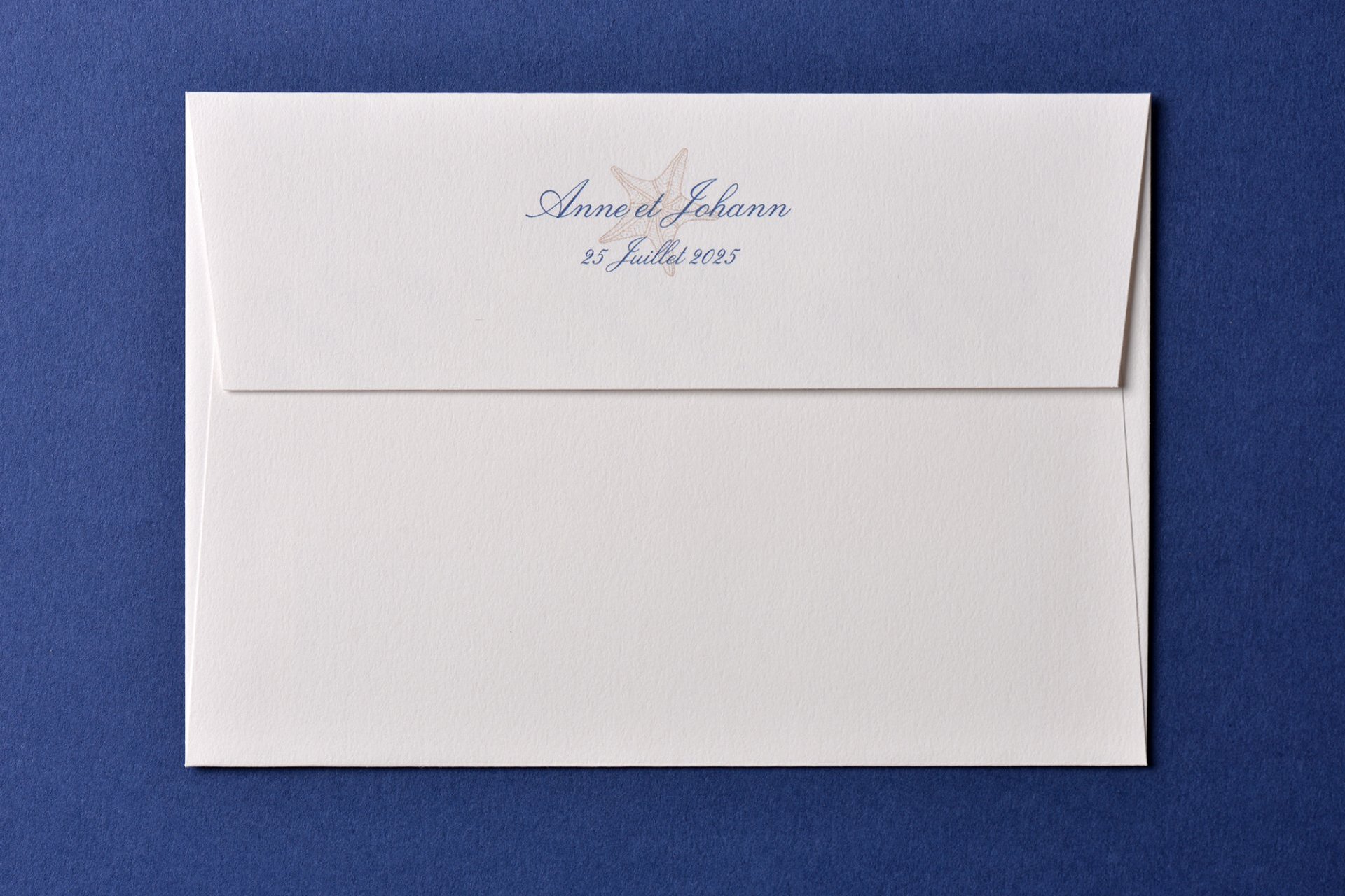 Impression Verso Enveloppe / 114 x 162 mm / Passport Bleu Roi Anne & Johann